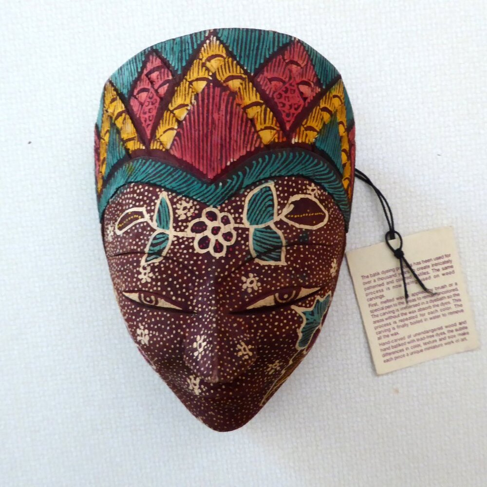NEW 5” HAND CARVED PAINTED WOOD INDONESIA FLORAL BATIK FEMALE WALL MASK